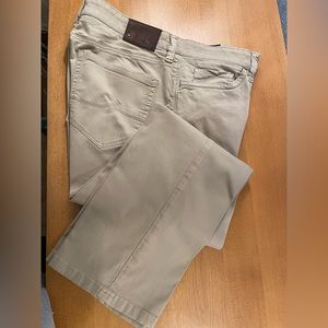 34 Heritage Men’s Charisma Cotton Khaki.  Size 36x29.5